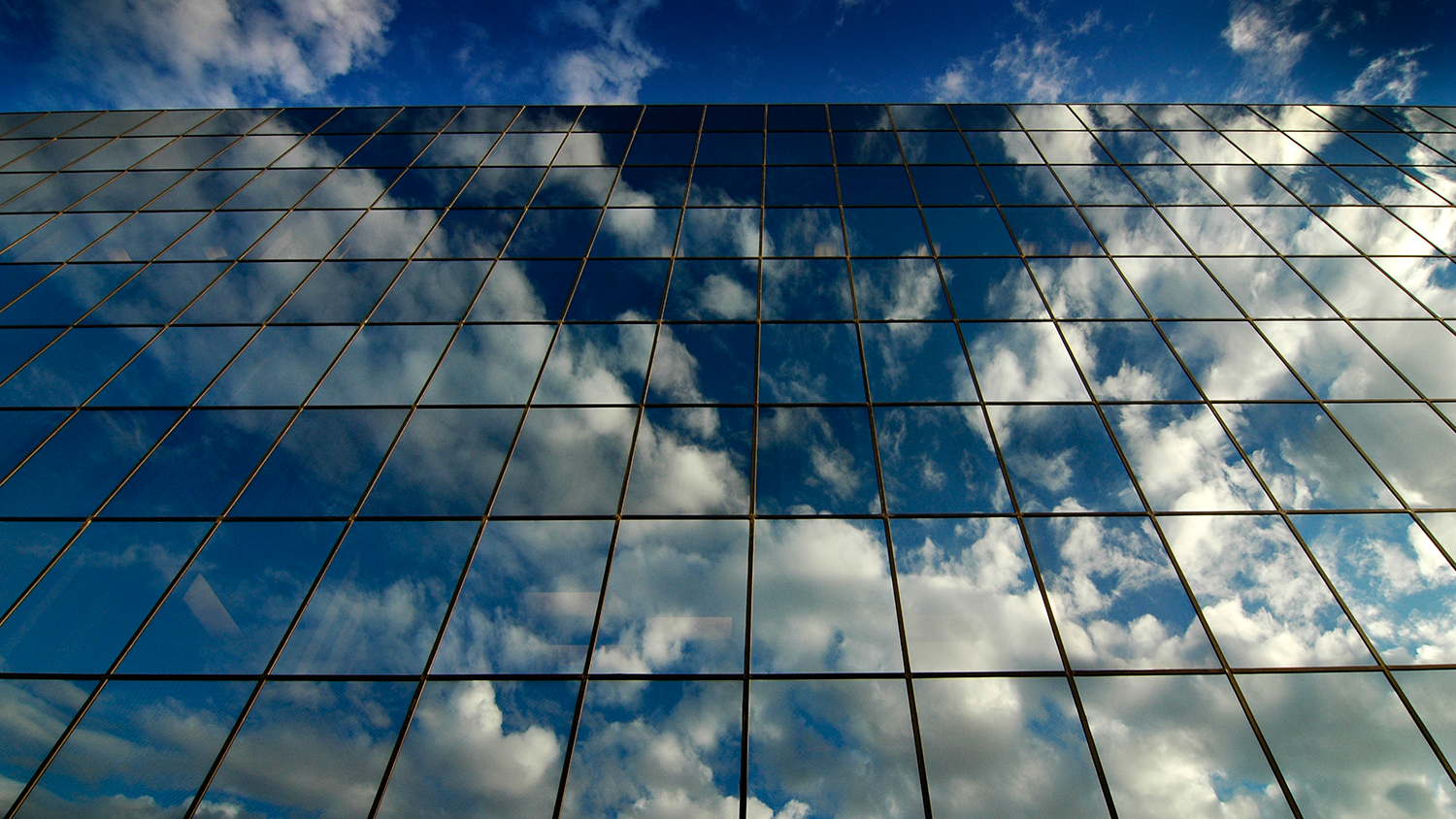 Стеклянные конструкции стали гораздо надежнее благодаря MS-герметику Merbenit UV27 Стеклянные конструкции стали гораздо надежнее благодаря MS-герметику Merbenit UV27